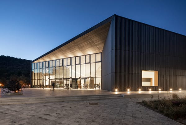 HENN compose avec la lumière et le bois | TauberPhilharmonie